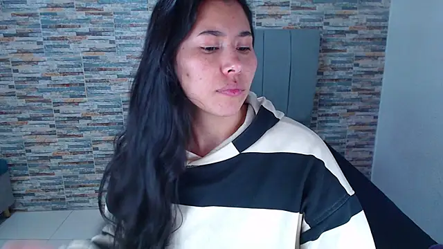 Snapshot of _joy_yva chatting on October 8, 12:01 am joy yva online show from October 8, 12:01 am