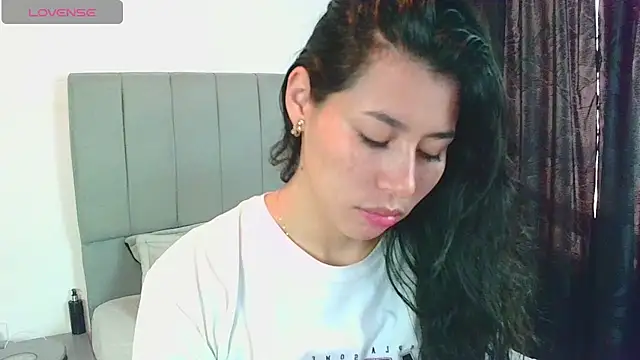 Snapshot of _joy_yva chatting on December 14, 2:42 pm joy yva online show from December 14, 2:42 pm