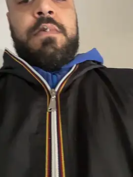 Dikkiduohottt online show from March 12, 9:46 am