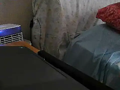 Snapshot of VeneRed chatting on July 11, 11:32 am VeneRed online show from July 11, 11:32 am