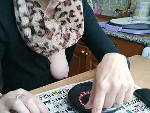 VeneRed online show from November 2, 8:41 am