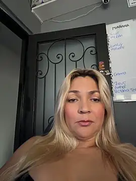 Snapshot of MalorySweet chatting on April 18, 11:56 am MalorySweet online show from April 18, 11:56 am