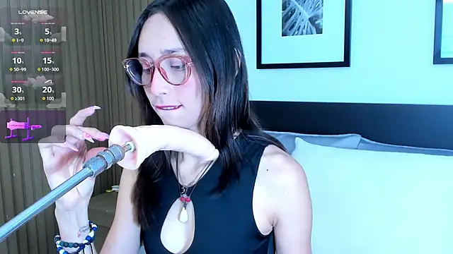 doll bella  online show from February 1, 7:45 pm