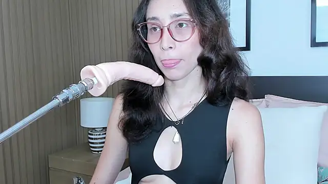 Snapshot of doll_bella_ chatting on November 13, 8:13 pm doll bella online show from November 13, 8:13 pm