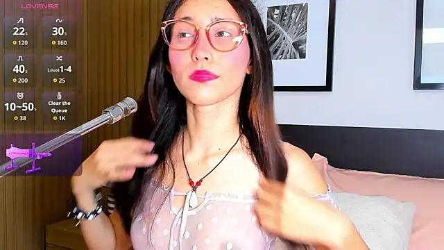 Snapshot of doll_bella_ chatting on June 10, 7:48 pm doll bella online show from June 10, 7:48 pm