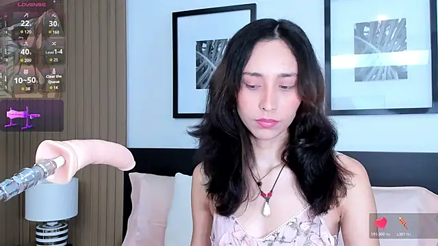 Snapshot of doll_bella_ chatting on November 5, 7:50 pm doll bella online show from November 5, 7:50 pm