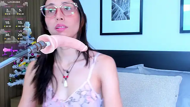 Snapshot of doll_bella_ chatting on December 14, 7:52 pm doll bella online show from December 14, 7:52 pm