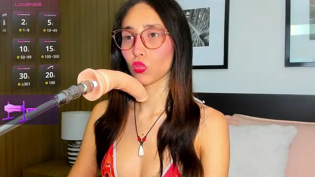 Snapshot of doll_bella_ chatting on June 11, 8:06 pm doll bella online show from June 11, 8:06 pm