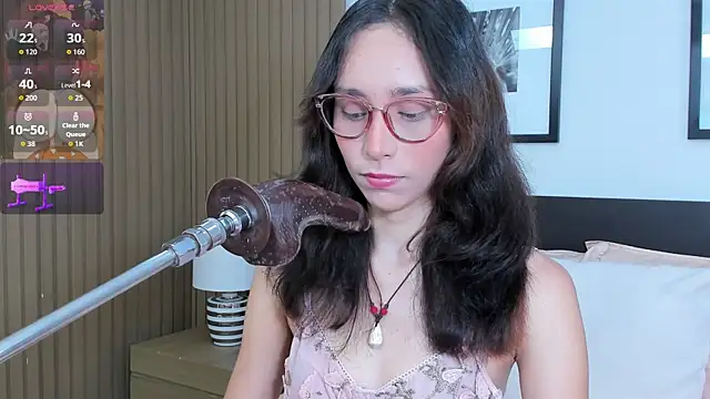 Snapshot of doll_bella_ chatting on October 1, 7:51 pm doll bella online show from October 1, 7:51 pm