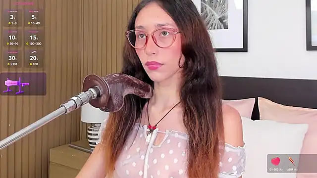 Snapshot of doll_bella_ chatting on September 24, 7:53 pm doll bella online show from September 24, 7:53 pm