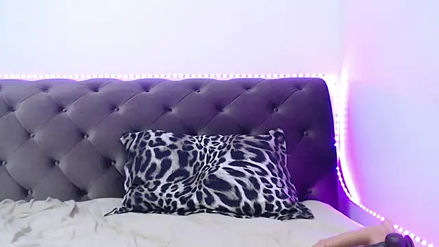 TiffanyPeretz online show from September 17, 5:37 pm