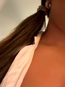 Alisha-Bond online show from October 31, 7:21 pm