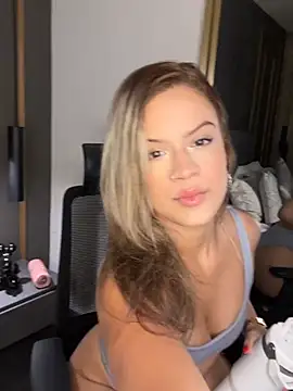 Alisha-Bond online show from June 16, 9:59 pm