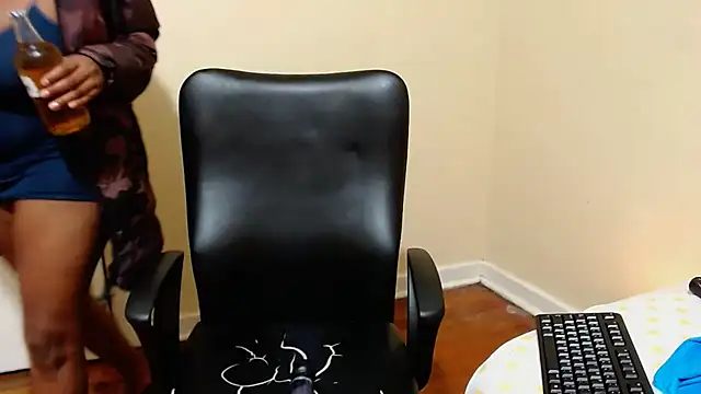 Snapshot of sexy_boobs97 chatting on February 25, 12:11 am sexy boobs97 online show from February 25, 12:11 am