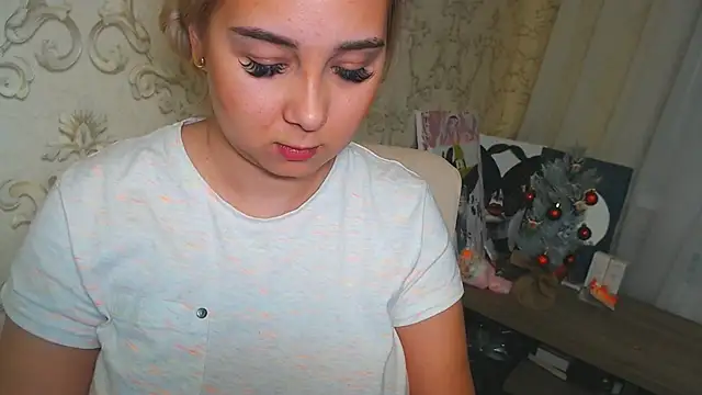 DolphinDreams online show from January 8, 1:39 pm