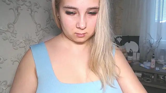 DolphinDreams online show from February 25, 11:10 am