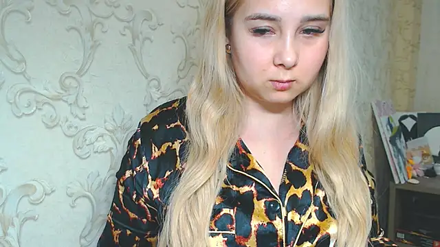 DolphinDreams online show from March 20, 11:55 am