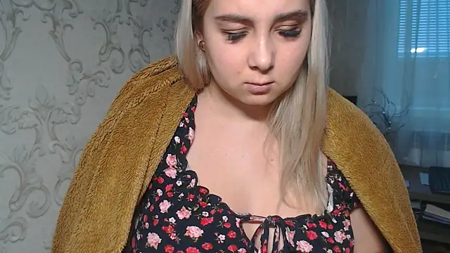 DolphinDreams online show from February 7, 12:24 pm