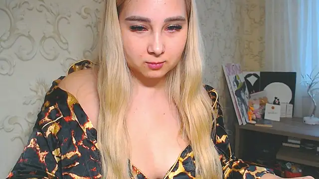 DolphinDreams online show from April 7, 12:07 pm