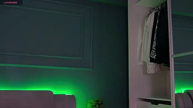 AllisonSky online show from March 25, 3:00 pm