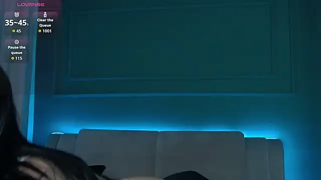 AllisonSky online show from April 16, 5:14 pm