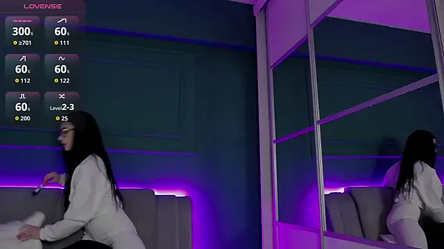 AllisonSky online show from April 20, 2:51 pm