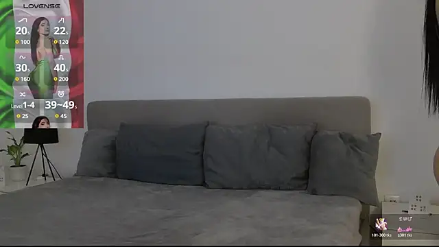 Snapshot of AllisonSky chatting on November 7, 1:48 pm AllisonSky online show from November 7, 1:48 pm