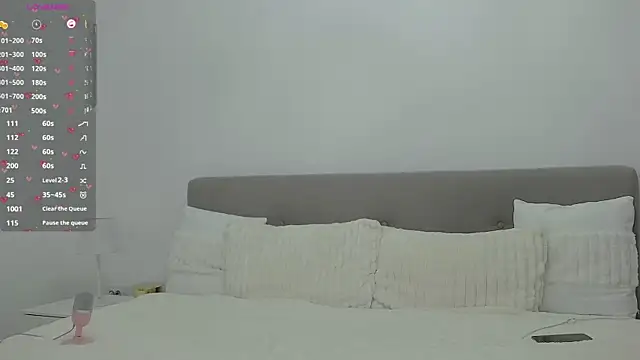 Snapshot of AllisonSky chatting on February 17, 11:51 am AllisonSky online show from February 17, 11:51 am