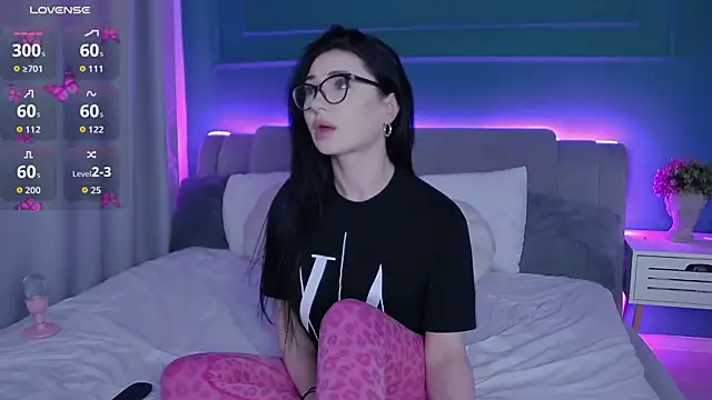 AllisonSky online show from April 4, 3:29 pm