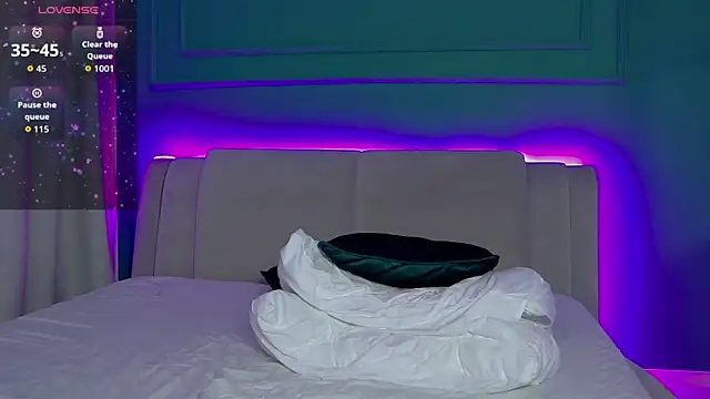 AllisonSky online show from April 14, 3:22 am