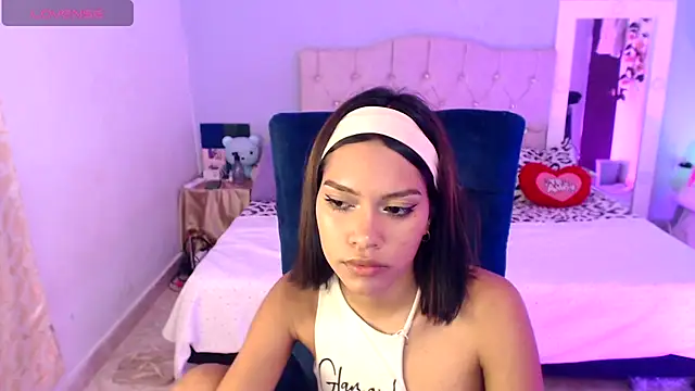 Snapshot of valeriah_7 chatting on November 13, 6:56 pm valeriah 7 online show from November 13, 6:56 pm