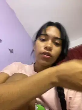Snapshot of valeriah_7 chatting on December 15, 4:29 am valeriah 7 online show from December 15, 4:29 am