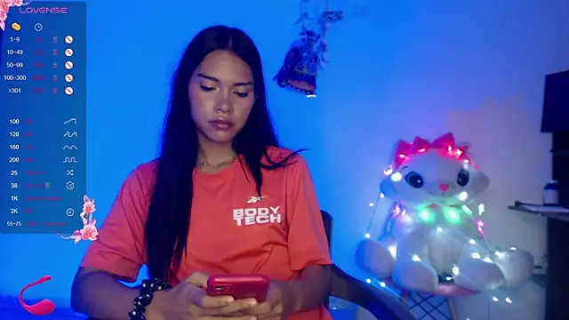 Snapshot of valeriah_7 chatting on December 20, 3:03 am valeriah 7 online show from December 20, 3:03 am