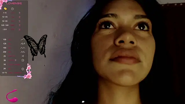 Snapshot of valeriah_7 chatting on December 12, 3:43 am valeriah 7 online show from December 12, 3:43 am