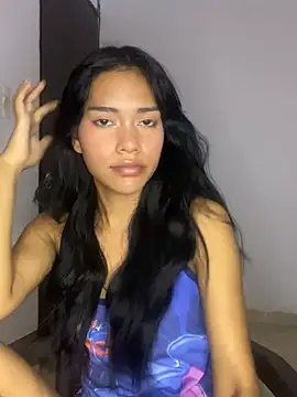 Snapshot of valeriah_7 chatting on December 19, 1:50 am valeriah 7 online show from December 19, 1:50 am
