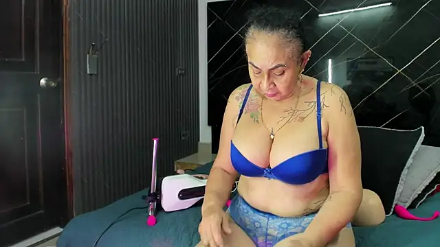 cloee-rabbyt online show from October 20, 11:44 am