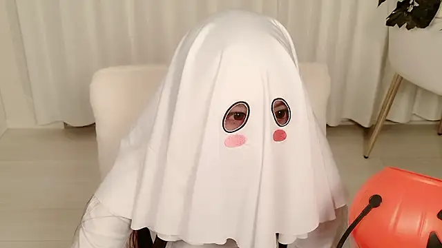 yuki room online show from October 31, 12:57 pm