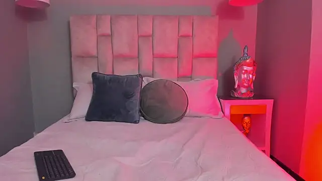 Lucy Williiams online show from February 20, 7:38 pm