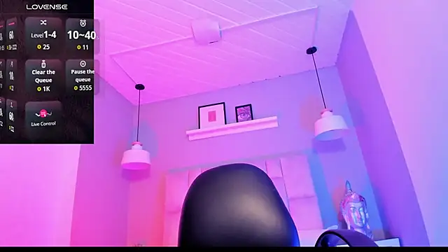 Lucy Williiams online show from January 8, 7:09 pm