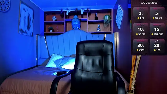 Lucy Williiams online show from December 5, 11:53 am