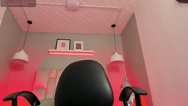 Lucy Williiams online show from February 14, 7:47 pm