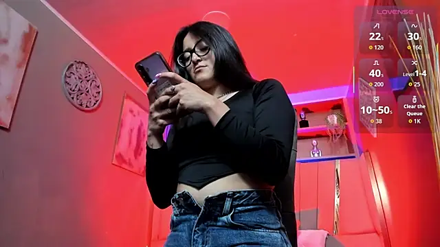 Lucy Williiams online show from December 2, 11:56 am