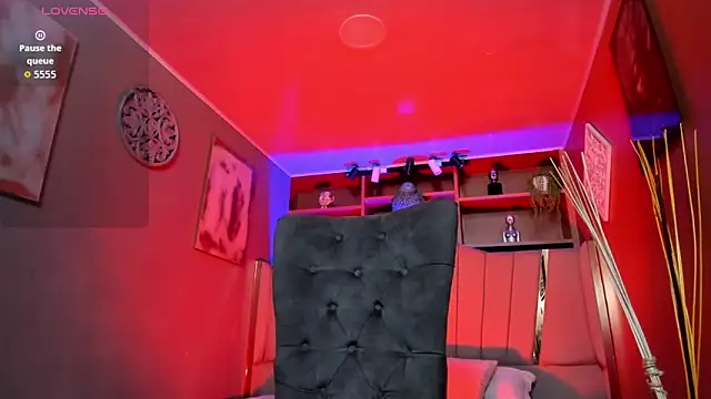 Lucy Williiams online show from November 13, 11:36 am