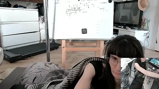 Snapshot of CeriseLapine chatting on February 1, 7:28 am CeriseLapine online show from February 1, 7:28 am