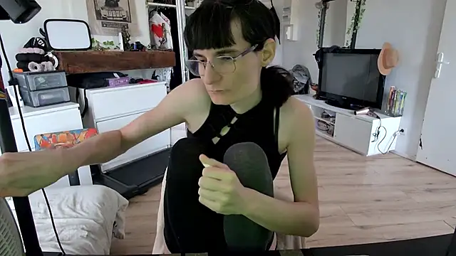 Snapshot of CeriseLapine chatting on November 30, 8:37 am CeriseLapine online show from November 30, 8:37 am