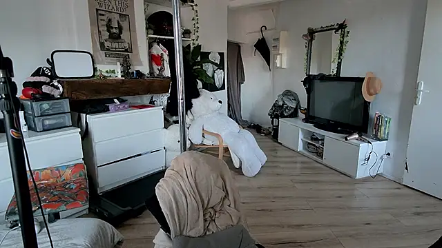 Snapshot of CeriseLapine chatting on November 29, 3:34 pm CeriseLapine online show from November 29, 3:34 pm