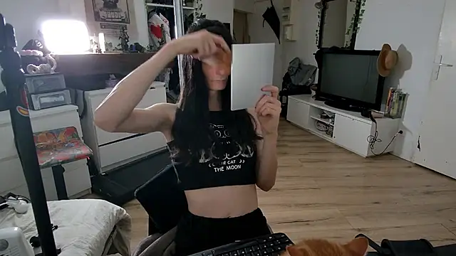 Snapshot of CeriseLapine chatting on December 1, 9:15 pm CeriseLapine online show from December 1, 9:15 pm