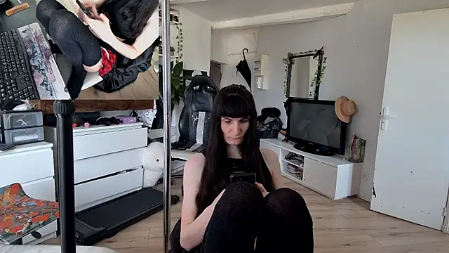 Snapshot of CeriseLapine chatting on November 15, 12:09 pm CeriseLapine online show from November 15, 12:09 pm