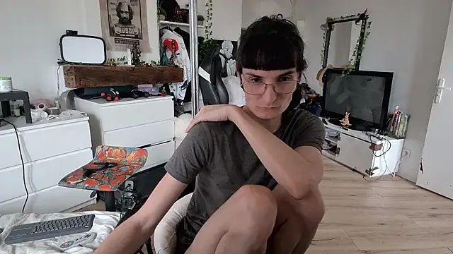 Snapshot of CeriseLapine chatting on November 1, 12:10 pm CeriseLapine online show from November 1, 12:10 pm