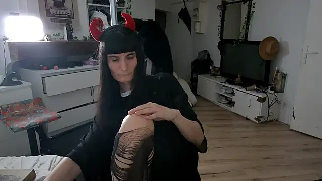 Snapshot of CeriseLapine chatting on November 9, 7:29 pm CeriseLapine online show from November 9, 7:29 pm